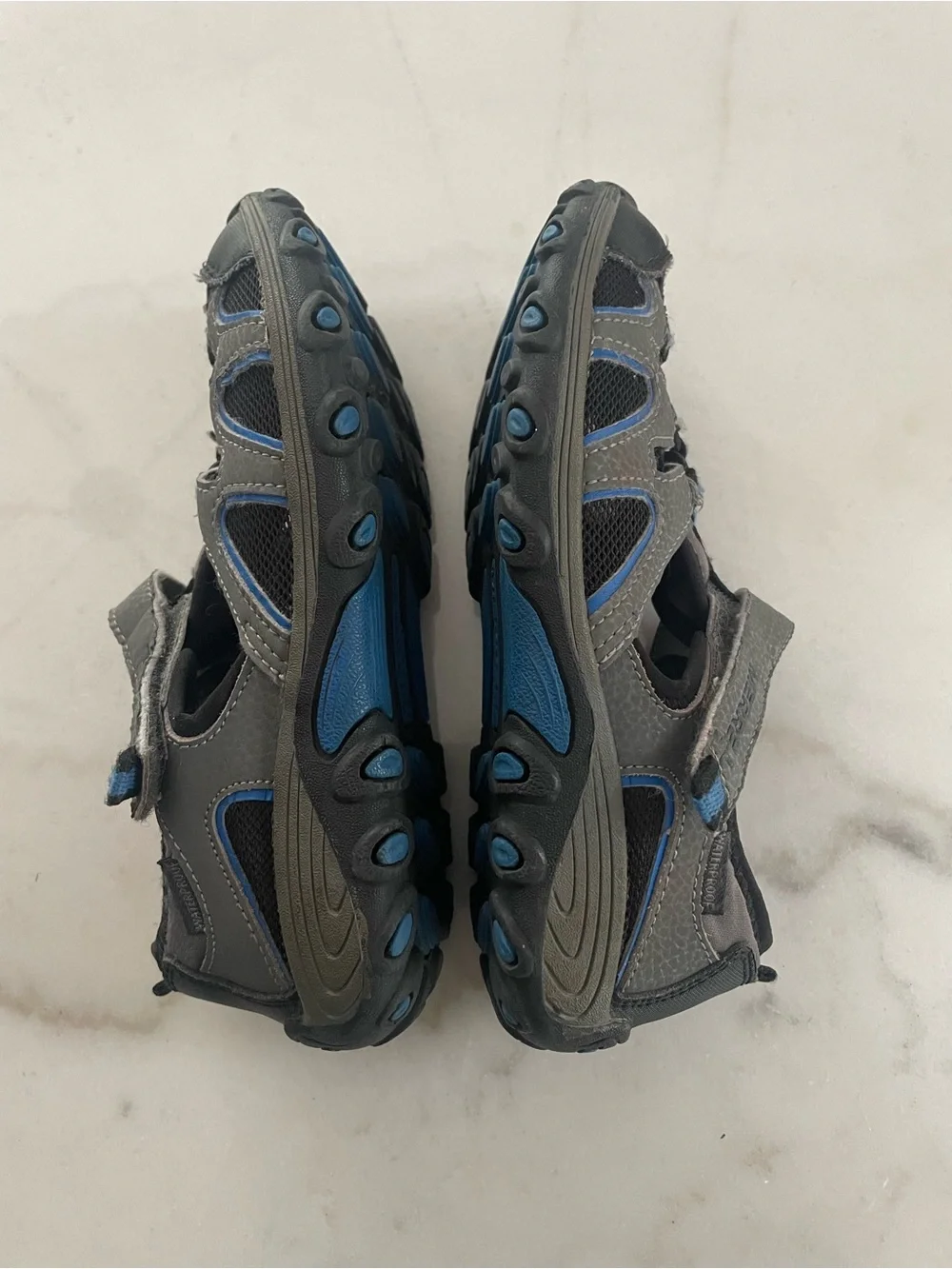 Merrell Kids Size 2 Gray and Blue Closed-Toe Outdoor Sandals #0206